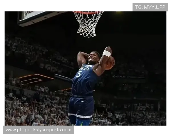 兰德尔强打内线造成杀伤，尼克斯追分希望升起